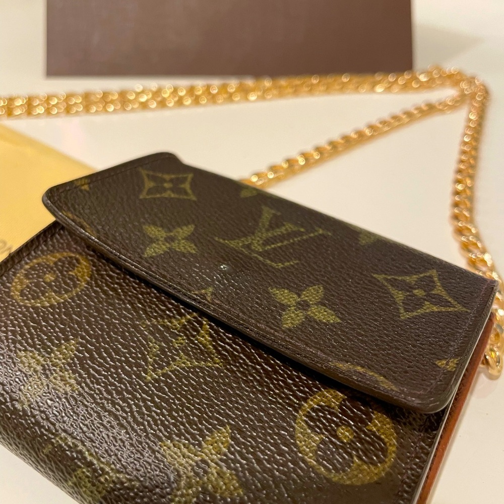 Louis Vuitton Crossbody wallet